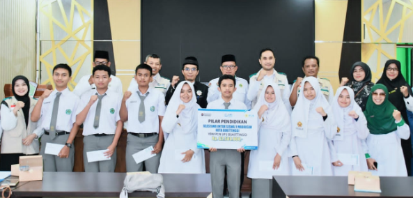 100 Siswa Madrasah Bukittinggi Terima Beasiswa YBM PLN, Dana Berasal dari Zakat Pegawai
